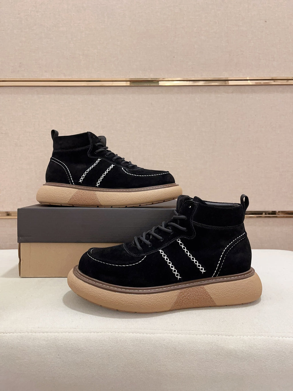 UGG Chukka Boot – Men's Suede Lace-Up | Black | Sizes 38–44