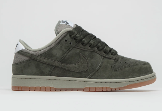 Nike SB Dunk Low Pro B "Sequoia" Men's Skate Shoe